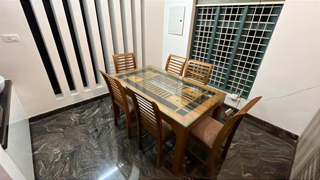 Villa exterior parking area Nedumbassery