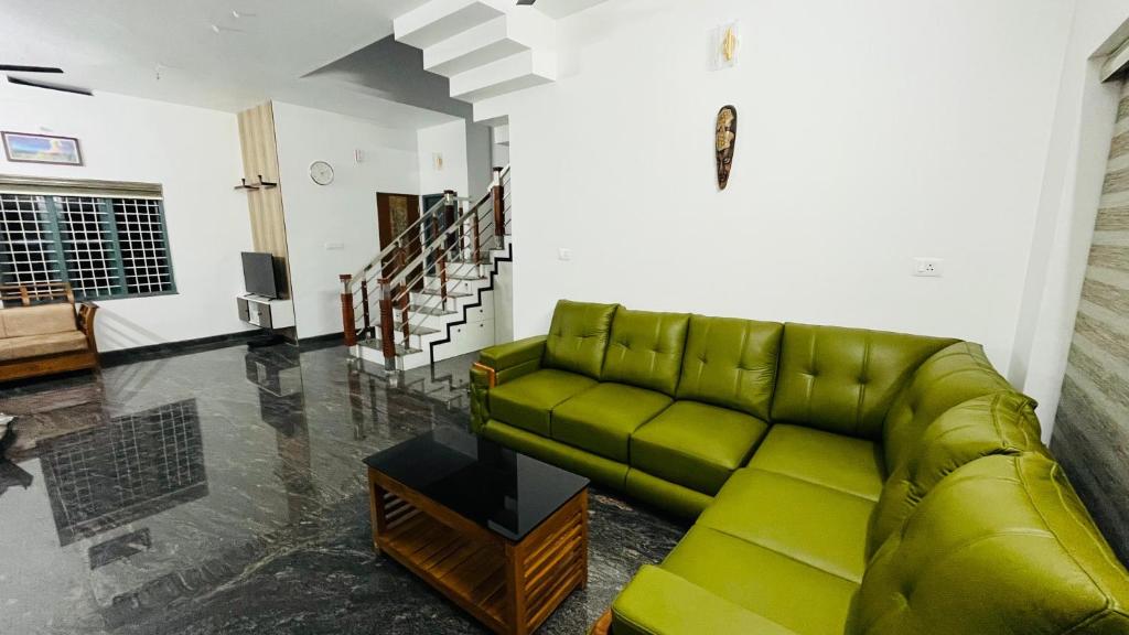 Luxury villa near Cochin International Airport Kerala - Dutch Heaven 4 bedroom vacation rental Nedumbassery with WiFi parking kitchen
